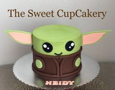 there is a cake that looks like yoda from star wars