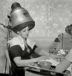 The Full Treatment. Getting a manicure while under the hair dryer at Francios de Pairs , a hairdresser on West 8th street NYC in 1942.#JUNIPERIMAGES Photographer is Marjory Collins Pink Hair Dryer, New York Beauty, Salon Services, Vintage New York, Old Fashion, American Beauty