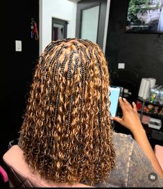 Bobo Braid Hairstyles, Honey Blonde Boho Knotless Braids Bob, Boho Knotless Braids Short, Braids For Fall, Boho Braided Hairstyles, Feed In Braids Hairstyles