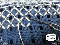 a close up of a blue crochet blanket with text overlay that reads, tap 1 lolla knitting about simples by yira media studios