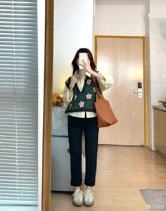 Outfit Rompi, Kuliah Outfit, Comfy School Outfits, Ootd Korean Style, Neat Casual Outfits, Campus Outfit, Color Blocking Outfits, Everyday Casual Outfits