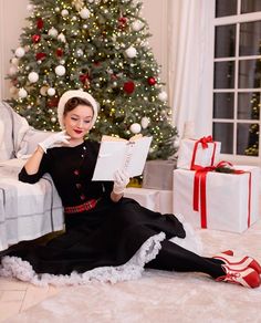 Lulu Hun on Instagram: “Absolutely loving the Christmas vibes @s.nova_vintage is bringing to the timeline 🎁🌲✨ // Check out her page for vintage style guiding and…” Modern Pinup, Christmas Vibes, Pin Up Style, Christmas Inspiration, Christmas Dress, Vintage Wear, The Christmas, Christmas Outfit, Style Guides