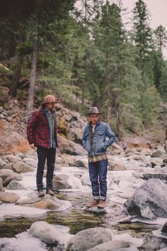 Woodsman Style, Camping Hiking Outfit, Forest Warrior, Rugged Fashion, Mens Outdoor Fashion, Guys Style, Mens Fashion Denim, Fall Camping, Mens Fashion Editorial