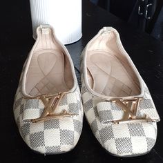 In Good Condition Used Soles Is Little Bit Worn Inside Where Go The Finger Small Is Little Bit Worn. Not Have Dust Bag, Not Receipt. See Pictures And Video For More Details(33)Dep Louis Vuitton Flats, Shoes Louis Vuitton, Louis Vuitton Shoes, Flat Color, Flat Shoes Women, Loafer Flats, Picture Video, Dust Bag, Loafers