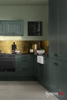 Green kitchen with gold splashback and black accent Kitchen Door Designs, Green Kitchens, Makeover Kitchen, Kitchen Planner, Remodeling Kitchen, Black Handles