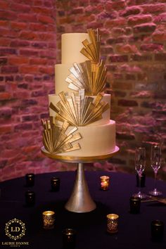 Gold art deco inspired 4-tier wedding cake for a romantic, moody winter wedding held at Clementine Hall in Nashville, Tennessee Tennessee Cake, Moody Winter Wedding, Gatsby Cake, Speakeasy Wedding, Art Deco Wedding Cake, Gatsby Birthday Party, Rodjendanske Torte, Art Deco Wedding Theme, Art Deco Party