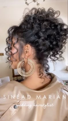 Curly Afro Updo Hairstyles, Natural Curl Upstyle, Messy Curly Updo Black Women, Curled Updo Black Women, Wedding Updo Natural Hair, Wand Curl Updo Hairstyles, Curly Updo Wedding Guest, Big Curly Updo, Curly Hair Updo Bridesmaid