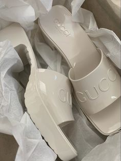 Slides Gucci, Hak Tinggi, Jelly Slides, Heels Aesthetic, Designer Slides, Dr Shoes, Gucci Sandals, Gucci Heels, Slides For Women