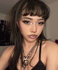 Double Nose Septum Piercing, Fake Beauty Mark Makeup, Y2k Makeup Aesthetic, Makeup Looks Grunge, Cute Septum Piercing, Makeup Template