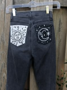 Painte Jeans, Jeans With Drawings On Them, Drawing On Jeans Sharpie, Painted Pockets Jeans, Cute Painted Jeans, Paint On Jeans Pocket, Moon Jeans, Painted Black Jeans, Black Jeans Painting Ideas