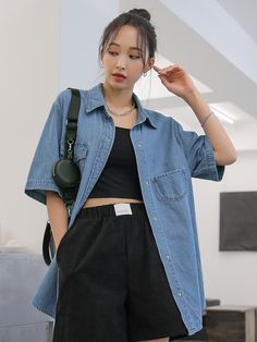 Light Denim Shirt Outfit Women, Half Shirt Outfits Women, Denim Polo Outfit Women, Denim Short Sleeve Shirt Outfit, Short Sleeve Denim Shirt Outfit, Light Blue Blouse Outfit, Denim Blouse Outfit, Short Sleeve Jean Shirt, Half Sleeve Shirt Women