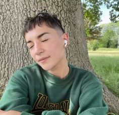 jessie mei li (2022) Nb Hair, Transmasc Haircut, Short Buzzed Hair, Gay Haircut, Jessie Mei Li, Short Punk Hair, Buzz Cut Women, Haircut 2023