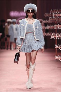 21 SHFW “UTOPIA” 90s Runway Fashion, Runway Fashion Couture, Woman Outfit, Mode Chanel, Runway Outfits, Model Outfit, Mode Inspo, Looks Chic, Stage Outfits