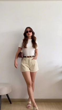 Beige Aesthetic Summer Outfit, Basic Elegant Outfits Summer, Basic Clothing Aesthetic, Business Outfits For Summer, Summer Business Casual Outfits Shorts, Fun Feminine Outfits, Basic Ootd Casual Simple, Basic Outfits Shorts, Clean Basic Outfit