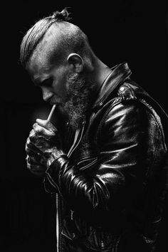 Josh Mario John, Bart Styles, Short Hair Bun, Top Knot Hairstyles, Beard Tattoo, Corte De Cabelo Masculino, Hair And Beard Styles