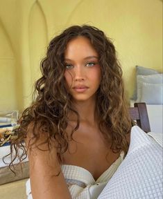 Isabelle Mathers, Dyed Curly Hair, Highlights Curly Hair, Brown Hair Inspo, Wavy Curly Hair, Hair Inspo Color, Dream Hair, Long Curly Hair