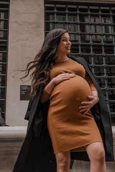 For petite women, pregnancy can be very difficult in terms of fashion. We have compiled a list containing the most amazing petite maternity clothes. Let yourself be inspired by it. #fashion #maternity #MirunaDulcea #outfits #petite