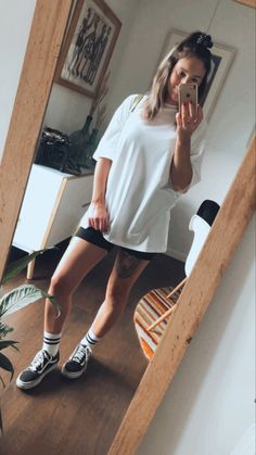 Outfit cómodo sporty Mid Socks Outfit Women, Black Vans Summer Outfit, Vans Socks Outfit Women, Half Crew Socks Outfit, Sneakers With Crew Socks, Vans With Long Socks, Vans Workout Outfit, Vans And Socks Outfits, Mid Socks Outfit