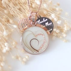 Schmuck mit Muttermilch Memory Design, Emoji Images, Ashes Jewelry, Love And Co, Diy Resin Art, Memorial Jewelry, Crafty Craft