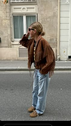 Suede Jacket Outfit, Bucket Hat Outfit, Outfit 2023, Fall Winter Trends, Hat Outfit, Street Style Winter, Cold Weather Outfits, Spring Street Style, Fall Winter Outfits