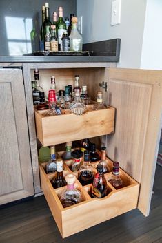 [SponsoredPost] 27 Classic home bar  You'll Ever Need #dreamhome Bar Deco, Beverage Center, Mini Bars, Cabin Ideas, Kitchen Redo, Kitchen Remodel Idea