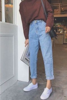 Cheap Ripped Jeans, Slacks Outfit, Comfy Jeans Outfit, Super High Waisted Jeans, Cute College Outfits, Looks Jeans, Casual Slacks, Mom Jeans Outfit, Kick Flare Jeans