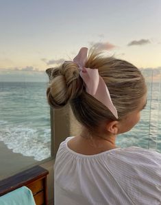 Preppy Hairstyles, Beach Inspo, Scandinavian Aesthetic, Hairstyle Inspo, Boring Hair, Ribbon Hairstyle, Blonde Hair Inspiration, Work Hairstyles, Pink Bows