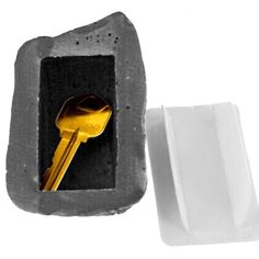 Fake Stone Spare Key Hidden Garden Box - MaviGadget Hide A Key Outside, Key House, Hide A Key, Stone Case, Fake Rock, Fake Stone, Diy Home Security, Box Creative, Cheap Storage