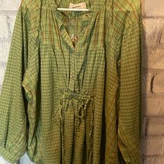 Stand Up Collar Plaid Tunic Ties At The Waist Button Down Tunic Size S Nwot Cotton Measurements: Length 31”, Armpit To Armpit Width 27” Gauze Tunic, Green Tunic, Floral Print Tunic, Boho Tunic Tops, Floral Tunic Tops, Free People Tunic, Plaid Tunic, Printed Tunic Tops, White Tunic