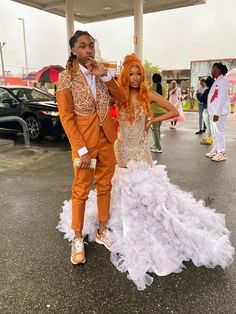 Hood Prom, Couple Prom Outfits, Prom Suit And Dress, Dip Dye Wedding Dress, Workout Wallpaper, Prom Fits, Dye Wedding Dress, Prom Outfits For Guys, Couple Prom