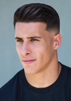 Haircuts For College Students, Mens Comb Over Haircut, Skin Fade Comb Over, Comb Over Fade Haircut, Comb Over Fade, Comb Over Haircut, Gents Hair Style, Side Part Hairstyles