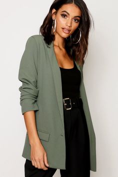 Green Blazer Outfit, Outfit Elegante, Wear To Work Dress, Business Casual Outfits For Women, Elegante Casual, Green Blazer, Mode Casual, Networking Event, Casual Work Outfits