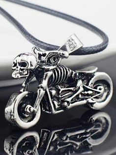 ⚡Buy 2024 Men's Vintage Moto Skull Necklace Silver ONE SIZE under $3.00 in Necklaces at AnotherChill.com Online. Style: Casual/Street/Punk/Hip Pop/Vintage/Grunge/Rock. Pattern Type: Skull. Material: Alloy. Quantity: 1pc. Type: Necklace. Occasion: Travel/Holiday/Weekend Casual/Going Out/Festival/Club. ✓2024 S/S OUTFITS. Check reviews and buy Men's Vintage Moto Skull Necklace today. Skeleton Motorcycle, Punk Skeleton, Trendy Scarves, Moto Vintage, Bracelet Viking, Retro Punk, Sparkle Jewelry, Estilo Punk, Gothic Punk