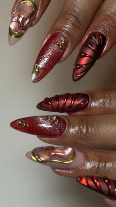 Red Hair Nails, Winter Junk Nails, Stiletto Nail Design Ideas, Holiday Almond Nails Winter, Christmas Nails Unique, Funky Christmas Nails Design, Sci Fi Nails, Ahs Style Nails, Burgundy And Gold Nail Designs