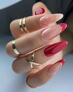 "Transforme sua paixão por unhas em uma carreira lucrativa! Com nosso curso de manicure, você estará preparado para atender clientes com confiança e habilidade." LINK NA BIO💅💎 Christmas Nails Almond Red And Gold, Christmas Nail Ideas Red And Gold, Almond Nails Red And Gold, Pink And Gold Valentine Nails, Holiday Nails With Gold, Christmas Almond Nails Red, White Nails Red Tips, Christmas Red And Gold Nails, Red Nails Gold Accent