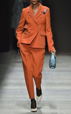 Paris Outfits Summer, Bottega Veneta Fashion, New York Runway, Smart Casual Women, Woman Suit Fashion, Paris Outfits, Summer Dinner, Fall Collection, High Fashion Street Style