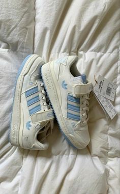 Shoe Inspo Adidas, Shoe Inspo Sneakers Trendy, Trendy Shoes 2022, Vintage Adidas Shoes, Vintage Shoes Sneakers, Adidas Shoes Outfit, Snickers Shoes, Snicker Shoes, Trendy Shoes Sneakers