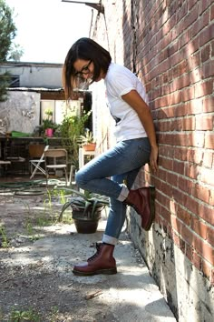 Oxblood Dr Martens Outfit, Dr Marten Work Outfit, Cherry Dr Martens Outfit, Styles With Doc Martens, Cherry Doc Martens Outfit, Doc Martens Outfit 30s, Dr Martens Outfit Over 40, Oxblood Doc Martens Outfit, Dr Martens Bordeaux Outfit