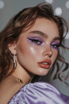 Colorful Make Up For Brown Eyes, Purple Sparkly Eye Makeup, Purple Party Makeup, Pop Of Color Makeup Looks, Make Up Eyeshadow Looks, Pastel Purple Makeup, Colorful Glam Makeup, One Color Eyeshadow Look, Makeup Looks Fun