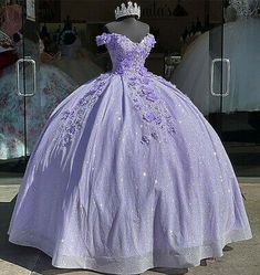 Lilac Quince, Lilac Ball Gown, Quinceñera Ideas, Lavender Quinceanera Dresses, Dress Pins, Purple Quinceanera, Purple Ball Gown, Quince Stuff, Purple Quince