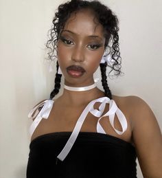 bow hairstyles, curly hair, @5ivemira on instagram Feminine Hair Accessories, Curly Hairstyle With Bow, Bows In Curly Hair, Curly Hair Ribbon Hairstyles, Ribbon Hairstyle Curly Hair, Curly Hair With Bow, Bow Curly Hair, Bow Hairstyle Black Women, Curly Hair Bow