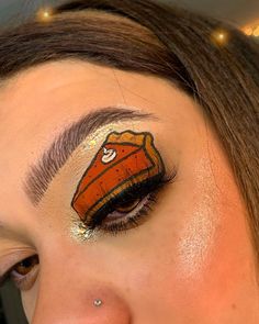 Turkey Eye Makeup, Makeup Ideas Thanksgiving, November Makeup Ideas, Thanks Giving Make Up, Thanksgiving Makeup Creative, Thanksgiving Makeup Ideas Creative, Pumpkin Patch Makeup