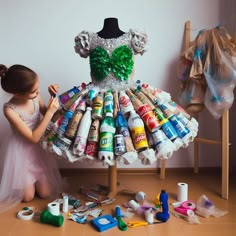 Recycled Costumes For Kids, Fancy Dress Competition, Bottle Dressing, Painting Birthday Party, Diy Recycled Projects, Origami Fashion