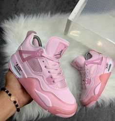 Pink Jordan 4, Jordan 4 Retro Pink, Zapatillas Louis Vuitton, Cute Casual Shoes, Pink Jordans, Pretty Sneakers, Nike Shoes Girls, Nike Fashion Shoes, Preppy Shoes