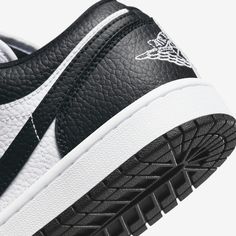 Brand: Air Jordan Model: WMNS Air Jordan 1 Low SE Nickname: 'Homage Split White / Black'Colorway: White / Black - White SKU: DR0502-101Release Date: 09/22/2022 Jordan 1 Low Homage, Jordan 1 Mid Split, Air Jordan 1 Low Women, Low Cut Shoes, Air Jordan 1s, Sneaker Shop, Jordan Model, Air Jordan 1 Mid Se, Nike Air Jordan 1 Low