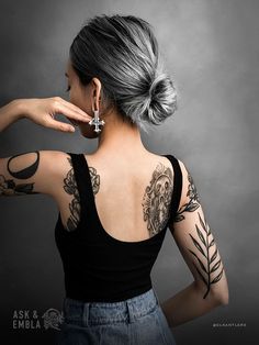 Silver Hair Outfit, Grey Hair Outfits, Woman With Tattoos, Nail Makeup, Makeup Nails Designs, Grey Hair Inspiration, Chrome Nail, Butterfly Tattoos, Royal Blue Prom Dresses