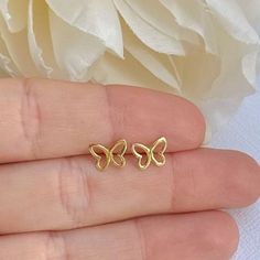 Baby Earings Ideas Gold, Butterfly Gold Earrings, Outline Butterfly, Ear Studs Design, Earrings For Kids, Earrings Kids, Stained Glass Earrings, Woman Earrings