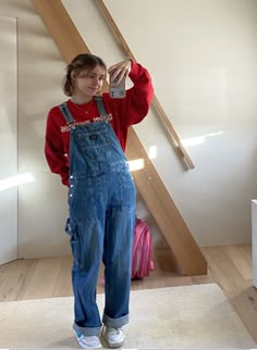 Casual Red White And Blue Outfits, Overalls In The Winter, Style Overalls Winter, Sweatshirt Overalls Outfit, Overall Pants Outfit Fall, Overalls Outfit Sweater, Dark Blue Overalls Outfit, Overall Outfits Midsize, Outfits With Overalls Winter