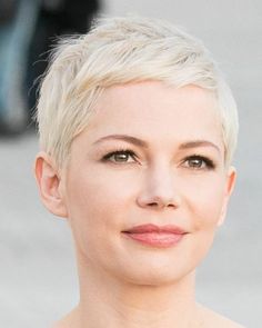 #pixiecuts #cottonpixiecuts #haircutsforgirls Best Trendy Cotton Pixie Haircut For Girls On this, you will find100+ Amazing collections of Cotton pixie haircuts ideas and how Bob Haircuts guide Hottest Chin-length Graduated Bob Haircuts https://youtu.be/2g4diEbyrnY Hairstyles Long Hair || long hairstyle girl for wedding https://youtu.be/vMFw_bJHPgY Michelle Williams Hair, Bleach Blonde Hair, Pixie Hair, Short Blonde, Blonde Pixie, Short Blonde Hair