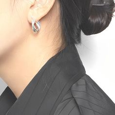 Say hello to our favorite pair of hoop earrings. This is the perfect size and shape, with a hint of shine and a touch of color to help you stand out in any crowd. Detail Item No: JC-Earrings-75/JC-Earrings-75-1Material: S925 SilverColor: Gold/SilverDiameter: 18mmWeight: 4.85g Modern Clip-on Huggie Earrings, Modern Wrap Earrings With Ear Wire, Modern Wrap Earrings, Elegant Hoop Wrap Earrings For Pierced Ears, Elegant Small Hoop Wrap Earrings Hypoallergenic, Elegant Hypoallergenic Small Hoop Wrap Earrings, Modern Hoop Clip-on Earrings, Elegant Small Hoop Wrap Earrings, Silver Huggie Earrings With Wire Closure